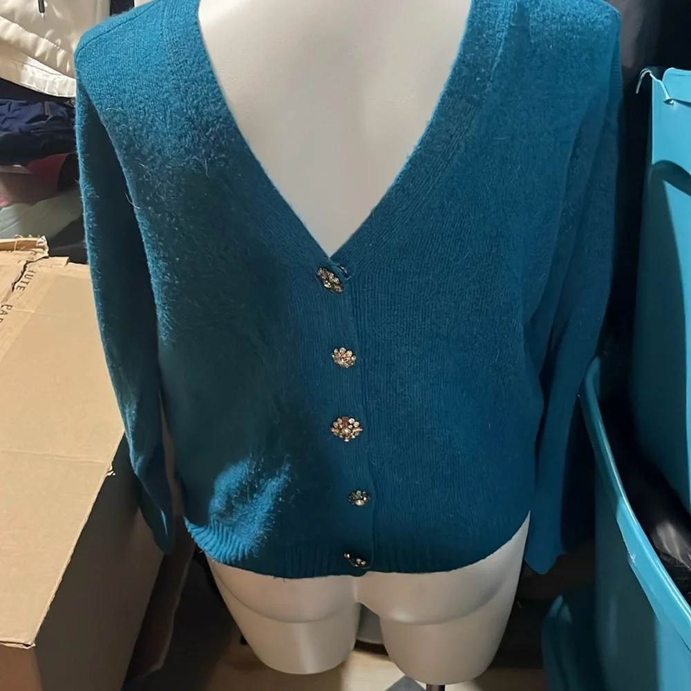 Cece sexy vneck back sweater with gorgeous buttons - Picture 2 of 7